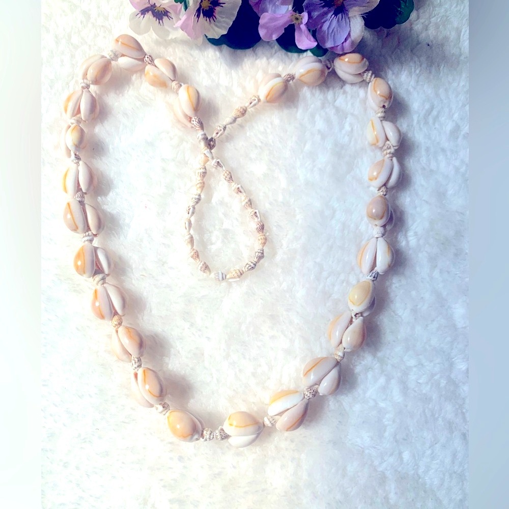 Hawaii ⭐️ COWRIE 🐚 Shell necklace - EUC
